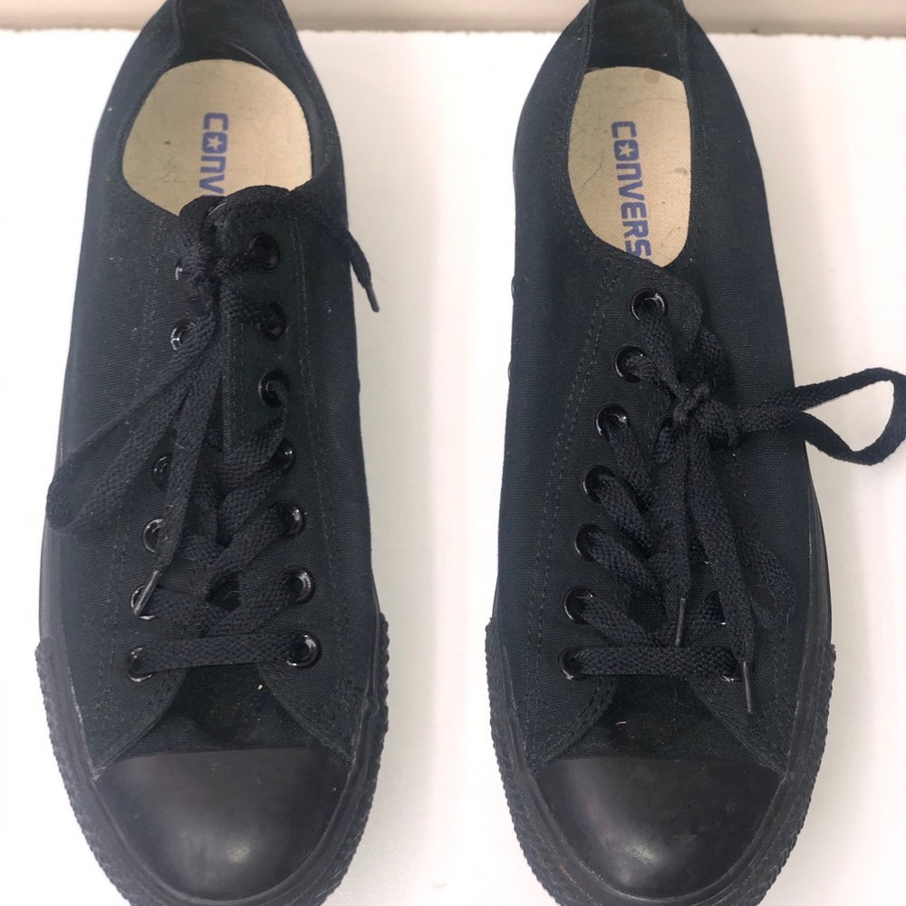 All Black Low Converse